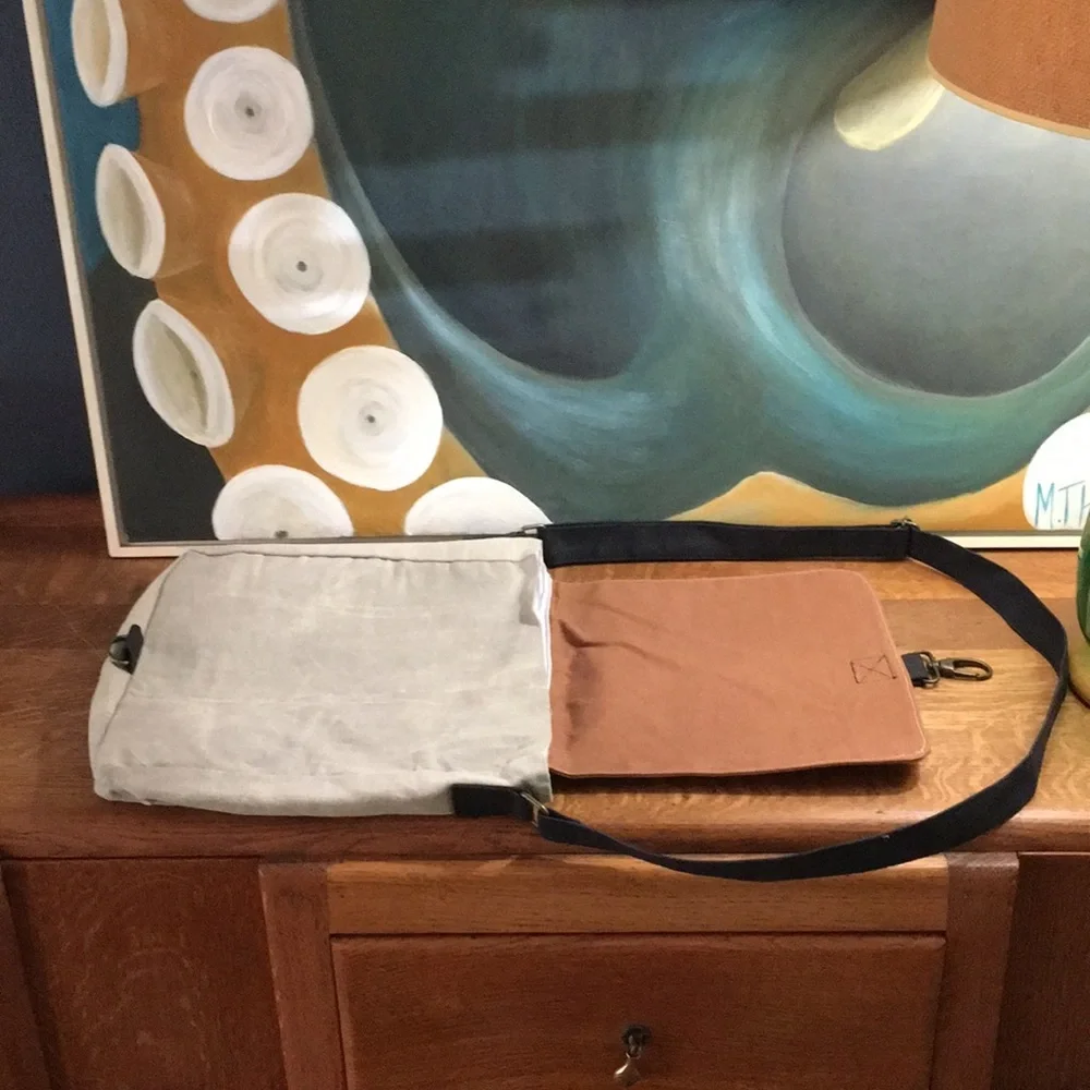 NWT Canvas Cross Body Bag - Picture 3 of 8